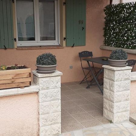 Maisonnette Au Pied De La Garrigue Villa Bernis Esterno foto