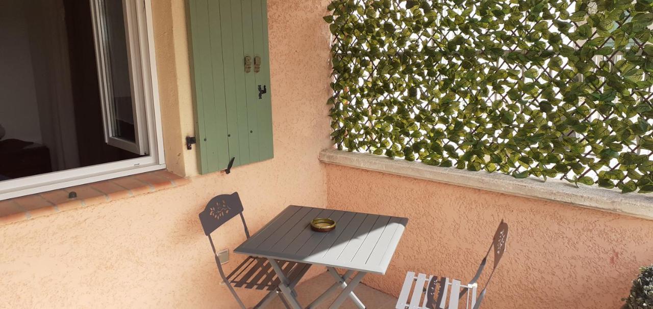 Maisonnette Au Pied De La Garrigue Villa Bernis Esterno foto